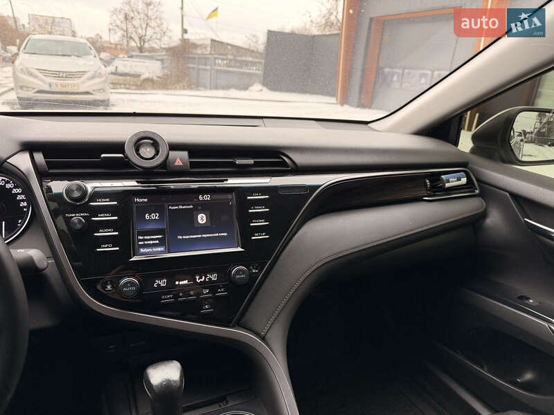 Седан Toyota Camry 2019 в Чернігові