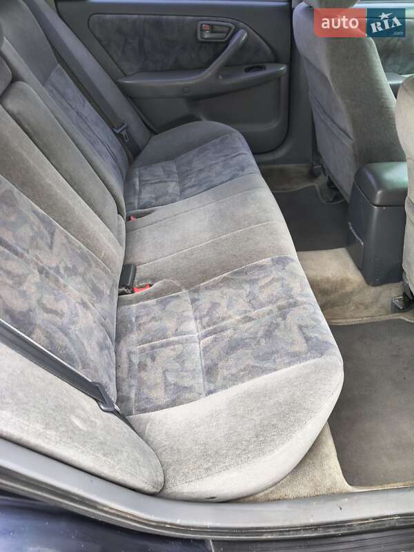 Седан Toyota Camry 1998 в Києві