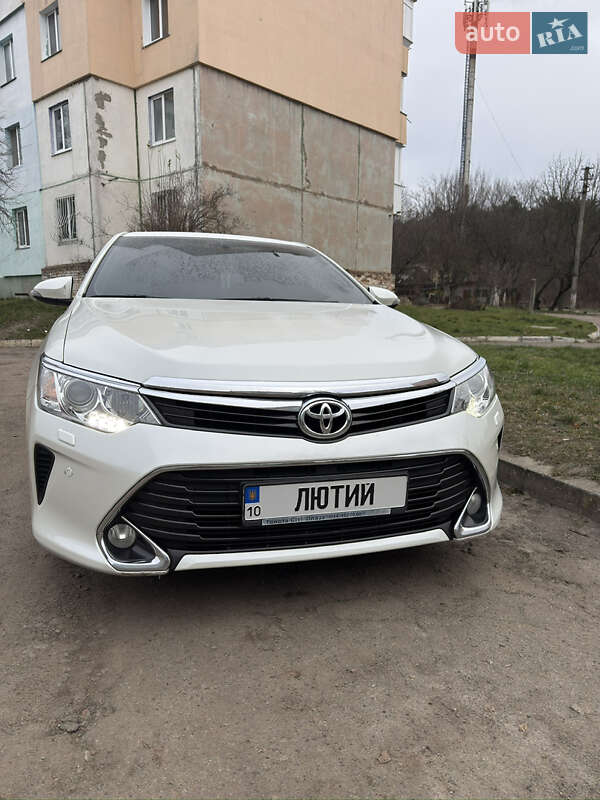 Седан Toyota Camry 2016 в Киеве