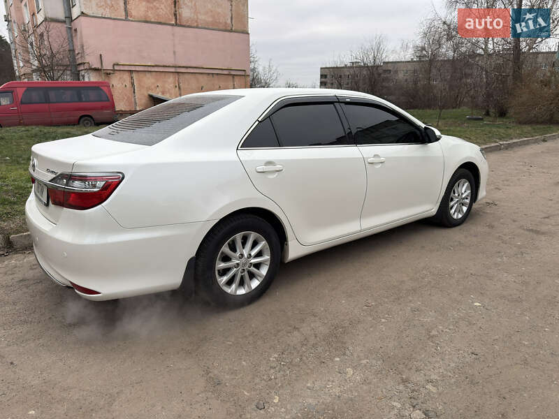 Седан Toyota Camry 2016 в Киеве
