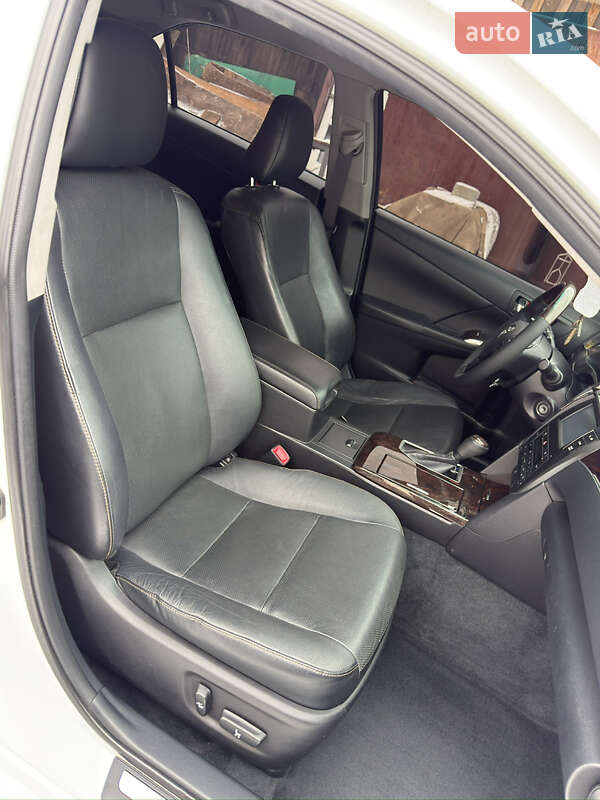 Седан Toyota Camry 2016 в Киеве