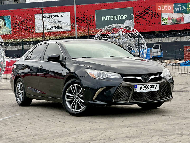 Седан Toyota Camry 2016 в Киеве