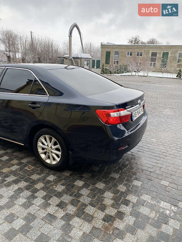 Седан Toyota Camry 2012 в Ильинцах
