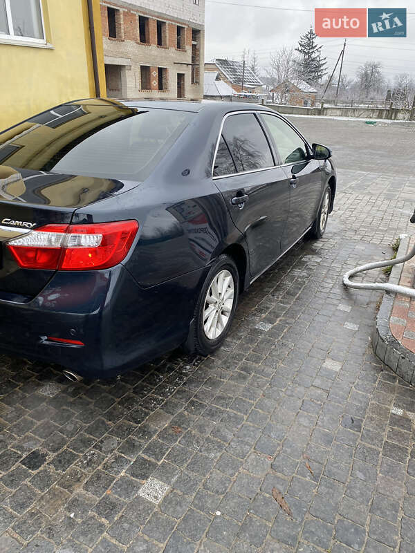 Седан Toyota Camry 2012 в Ильинцах