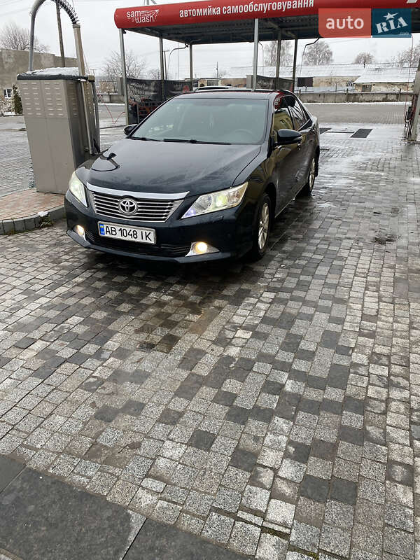 Седан Toyota Camry 2012 в Ильинцах