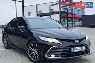 Седан Toyota Camry 2023 в Тернополе