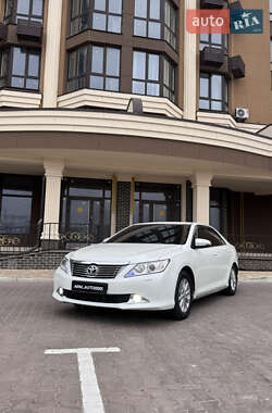 Седан Toyota Camry 2013 в Киеве