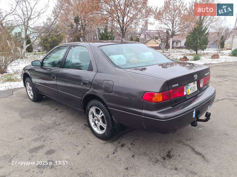 Седан Toyota Camry 2000 в Києві