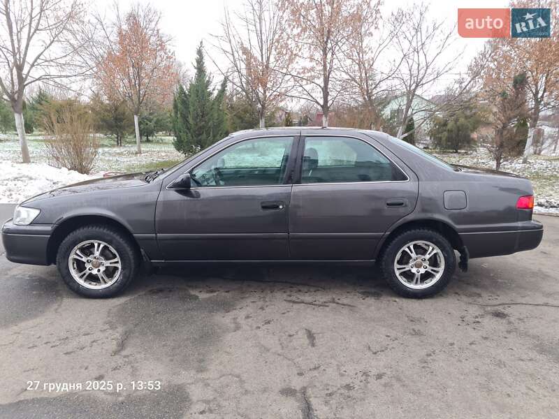 Седан Toyota Camry 2000 в Києві