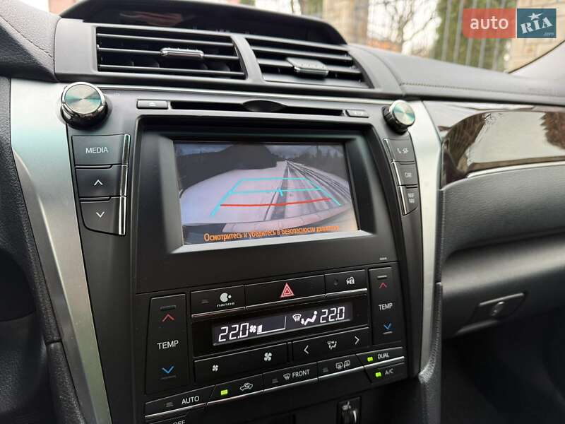 Седан Toyota Camry 2016 в Києві