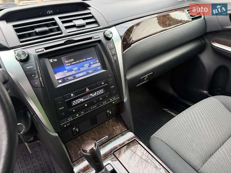 Седан Toyota Camry 2016 в Києві