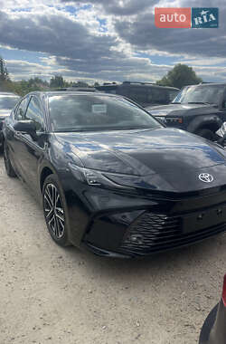 Седан Toyota Camry 2025 в Киеве