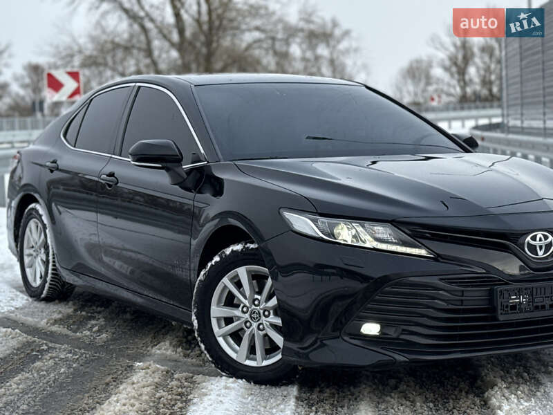 Седан Toyota Camry 2018 в Чернігові