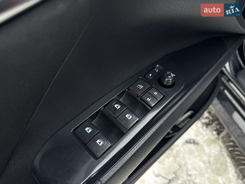 Седан Toyota Camry 2018 в Чернігові