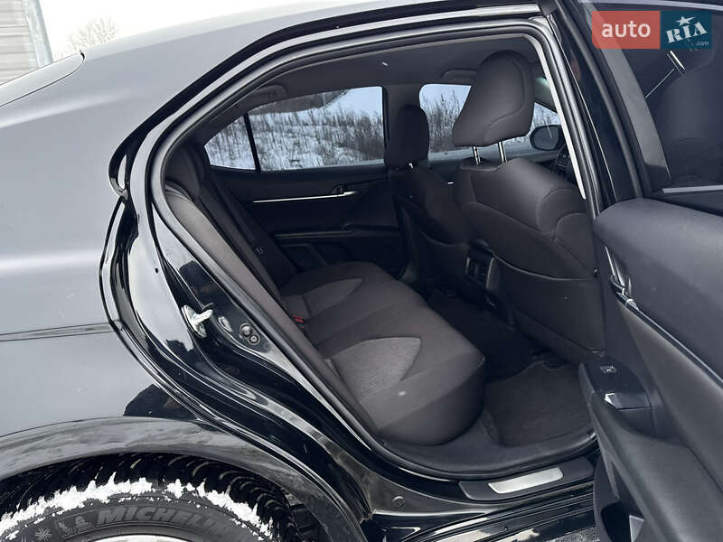 Седан Toyota Camry 2018 в Чернігові