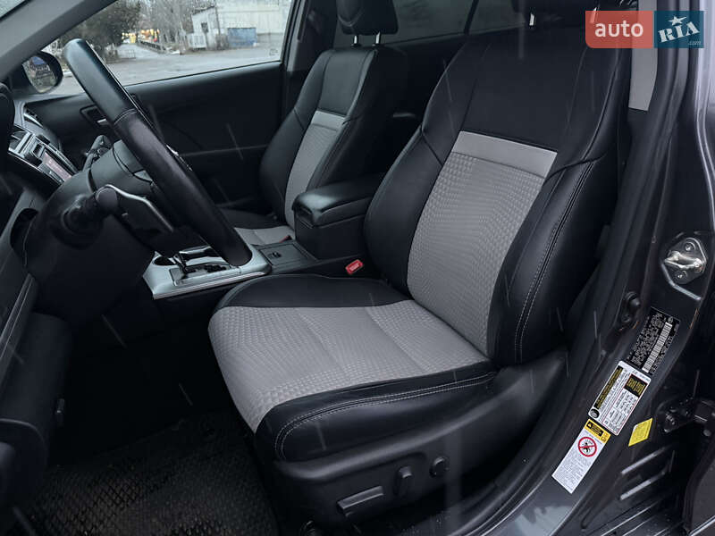 Седан Toyota Camry 2014 в Миколаєві