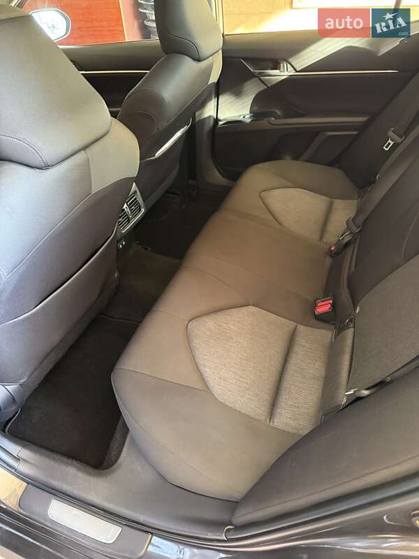 Седан Toyota Camry 2018 в Чернівцях