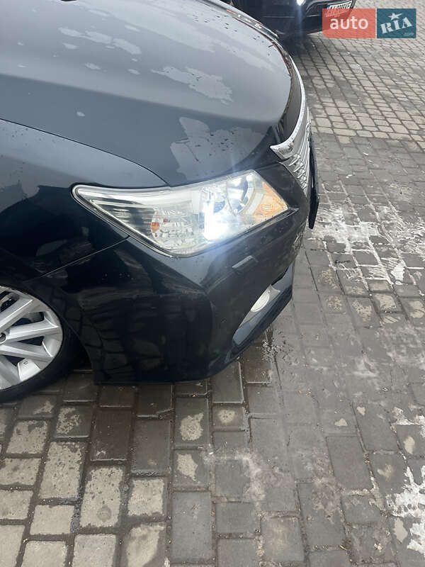 Седан Toyota Camry 2012 в Ильинцах