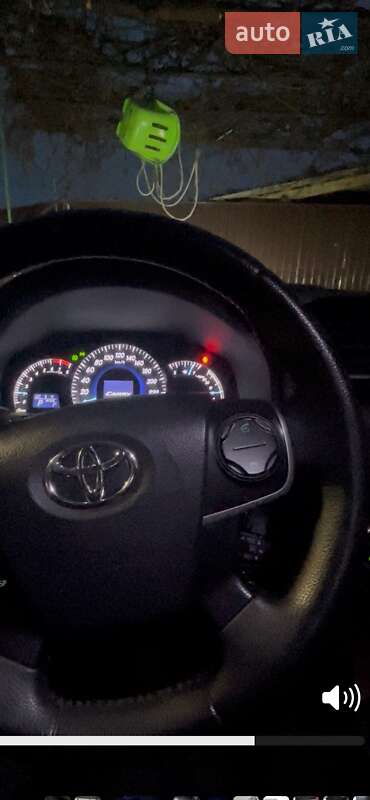 Седан Toyota Camry 2012 в Ильинцах