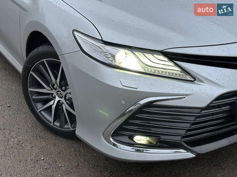 Седан Toyota Camry 2023 в Києві