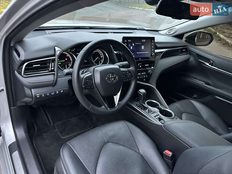 Седан Toyota Camry 2023 в Києві