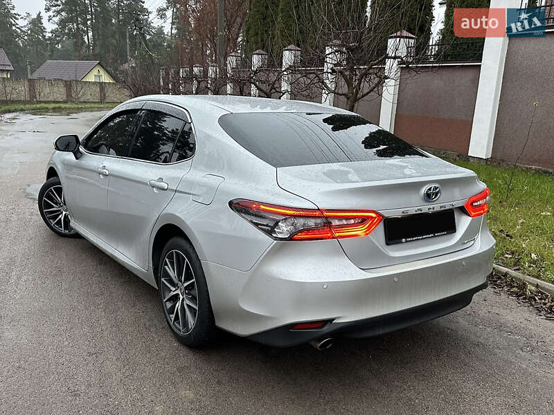 Седан Toyota Camry 2023 в Києві