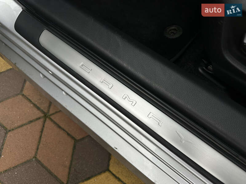 Седан Toyota Camry 2023 в Києві