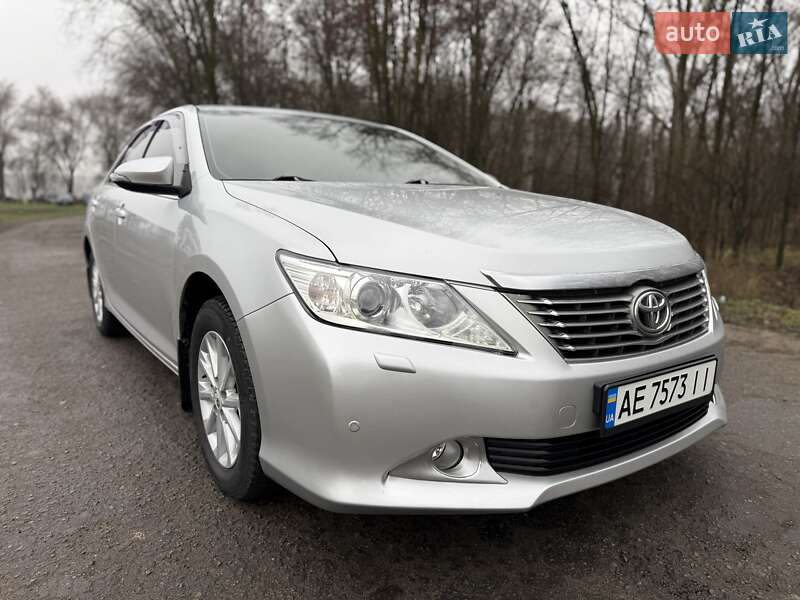 Седан Toyota Camry 2011 в Дніпрі