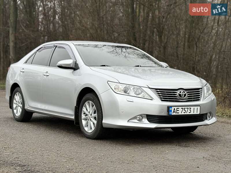 Седан Toyota Camry 2011 в Дніпрі