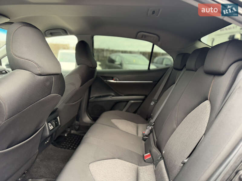 Седан Toyota Camry 2019 в Сарнах