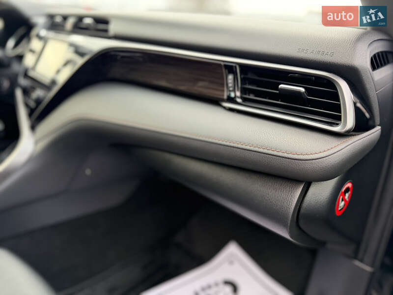 Седан Toyota Camry 2019 в Сарнах