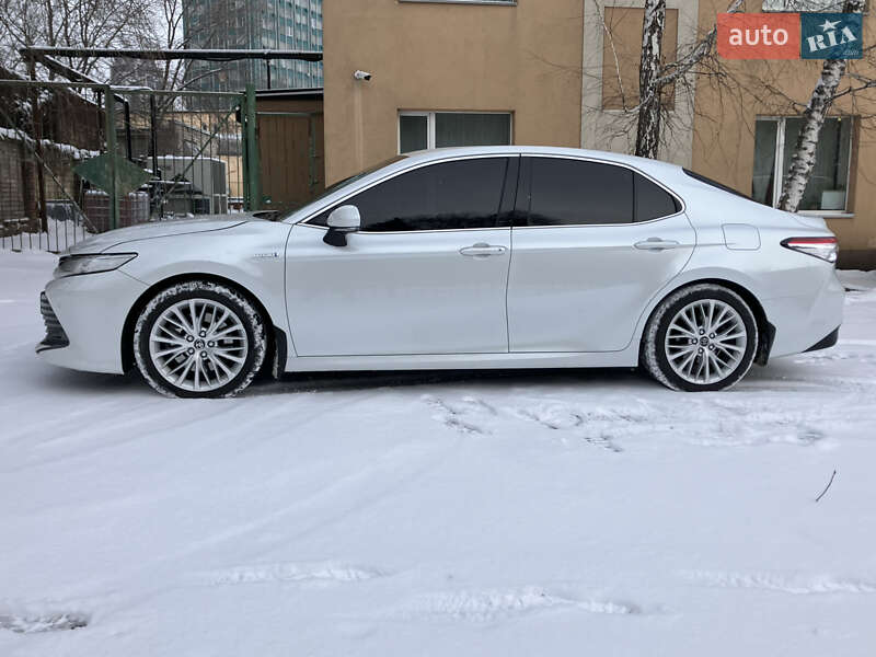 Седан Toyota Camry 2020 в Києві