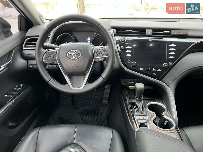 Седан Toyota Camry 2020 в Києві