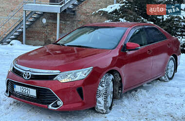 Седан Toyota Camry 2016 в Прилуках