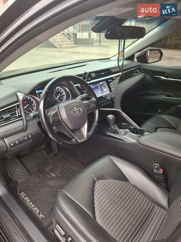 Седан Toyota Camry 2020 в Запоріжжі