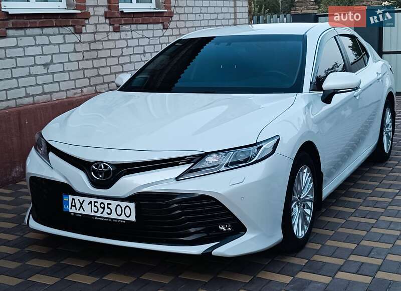 Toyota Camry 2019