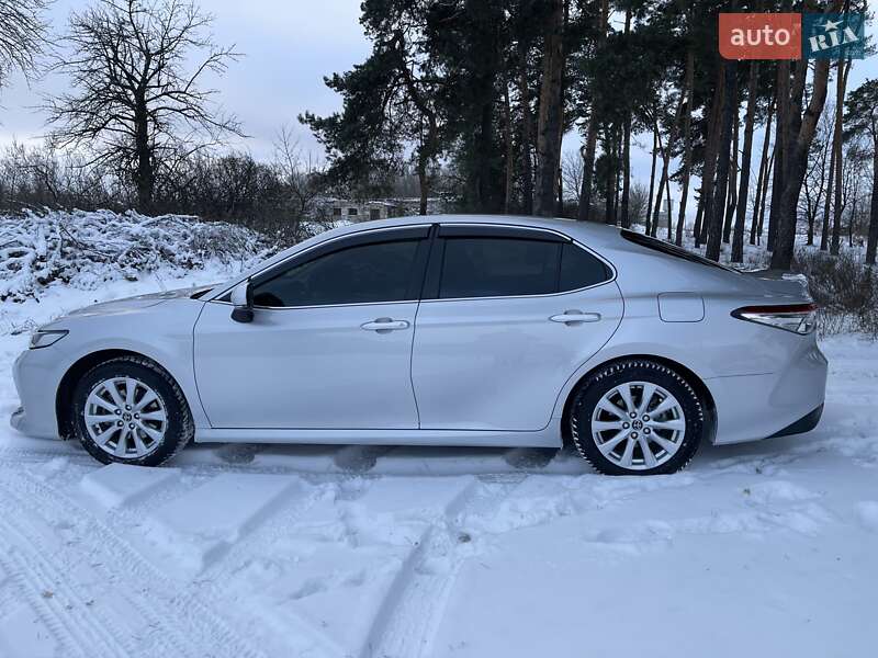 Седан Toyota Camry 2019 в Києві