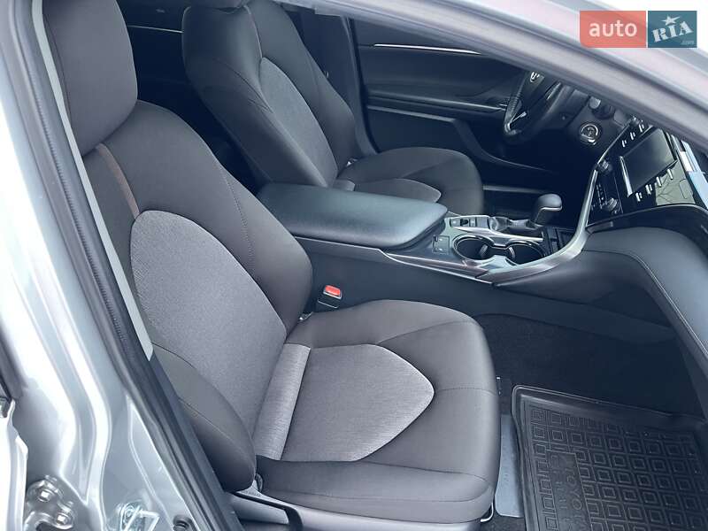 Седан Toyota Camry 2019 в Києві