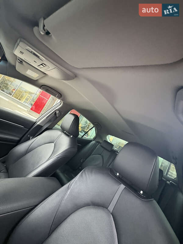 Седан Toyota Camry 2021 в Запоріжжі