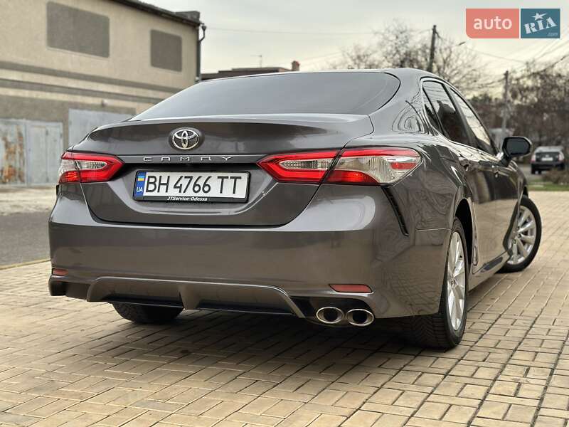Седан Toyota Camry 2017 в Одессе