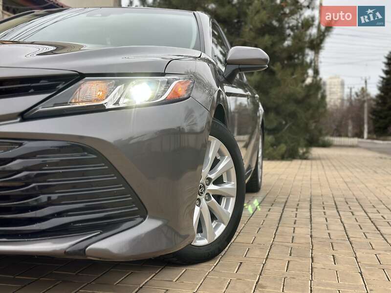 Седан Toyota Camry 2017 в Одессе