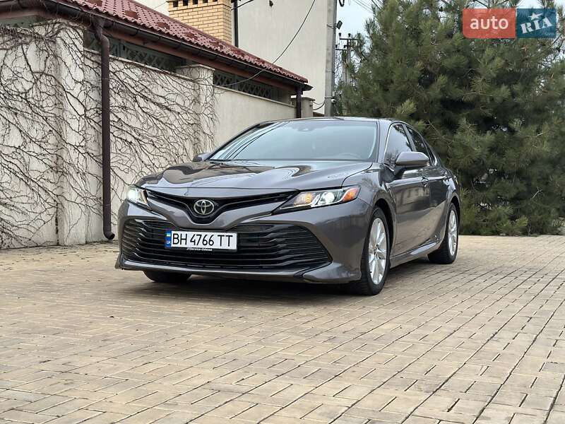 Седан Toyota Camry 2017 в Одессе