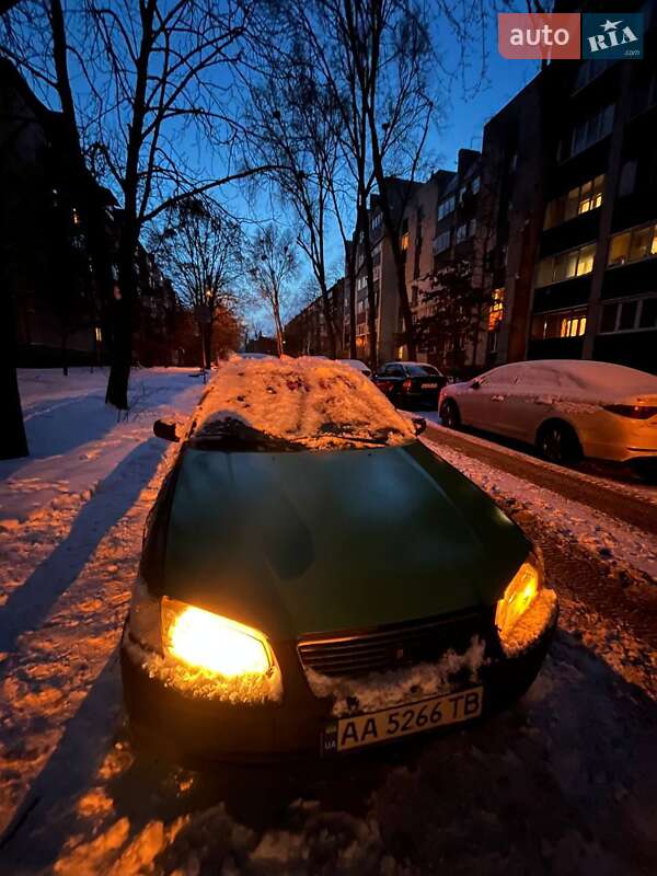Седан Toyota Camry 2000 в Киеве
