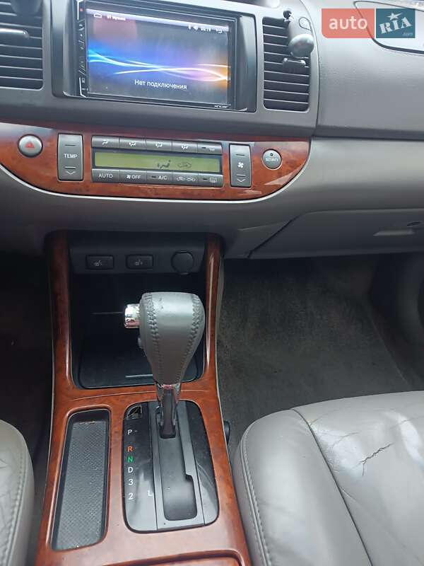 Седан Toyota Camry 2004 в Киеве