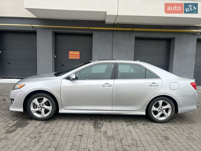 Седан Toyota Camry 2013 в Вінниці