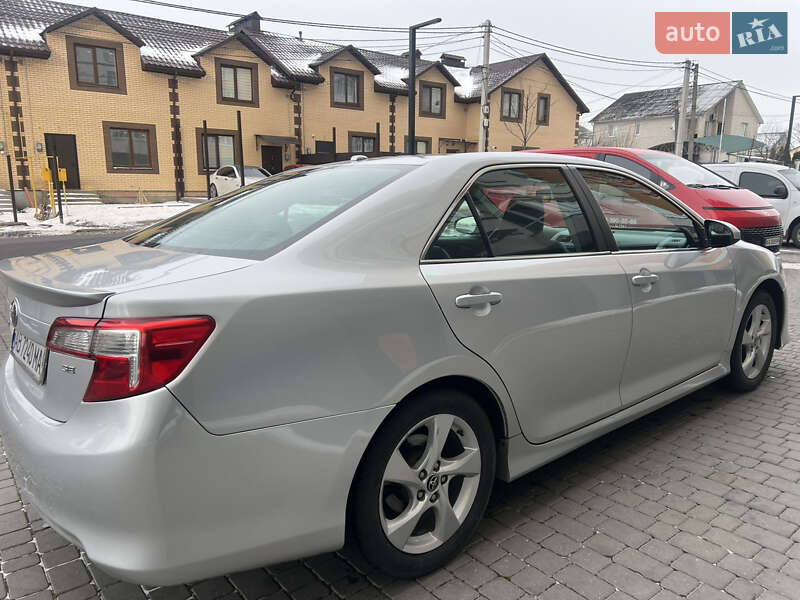 Седан Toyota Camry 2013 в Вінниці