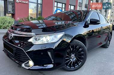 Седан Toyota Camry 2016 в Києві