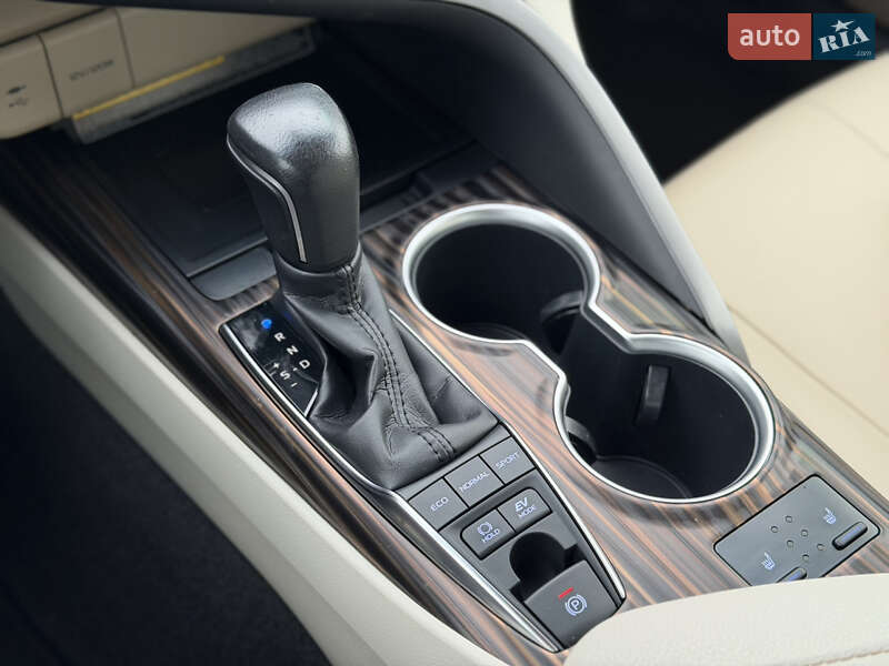 Седан Toyota Camry 2019 в Киеве фото 20 Седан Toyota Camry 2019 в Киеве