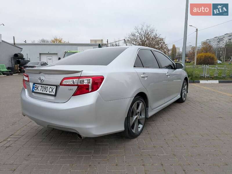 Седан Toyota Camry 2014 в Харькове