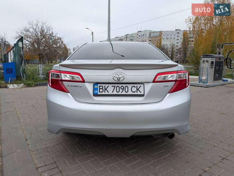 Седан Toyota Camry 2014 в Харькове